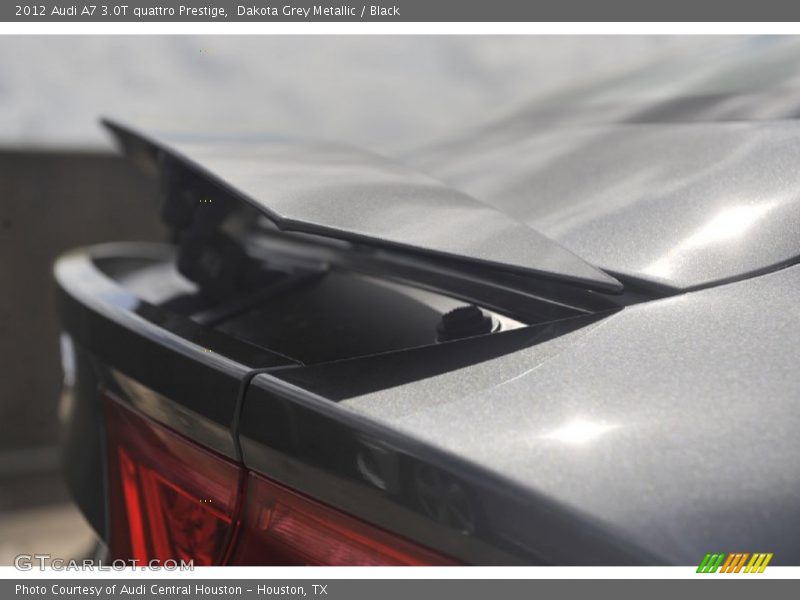 pop-up rear spoiler - 2012 Audi A7 3.0T quattro Prestige
