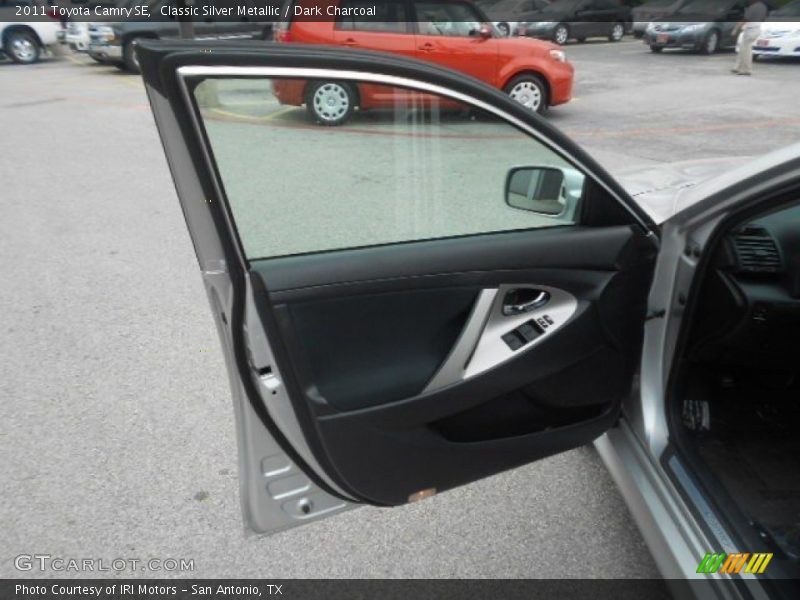 Classic Silver Metallic / Dark Charcoal 2011 Toyota Camry SE