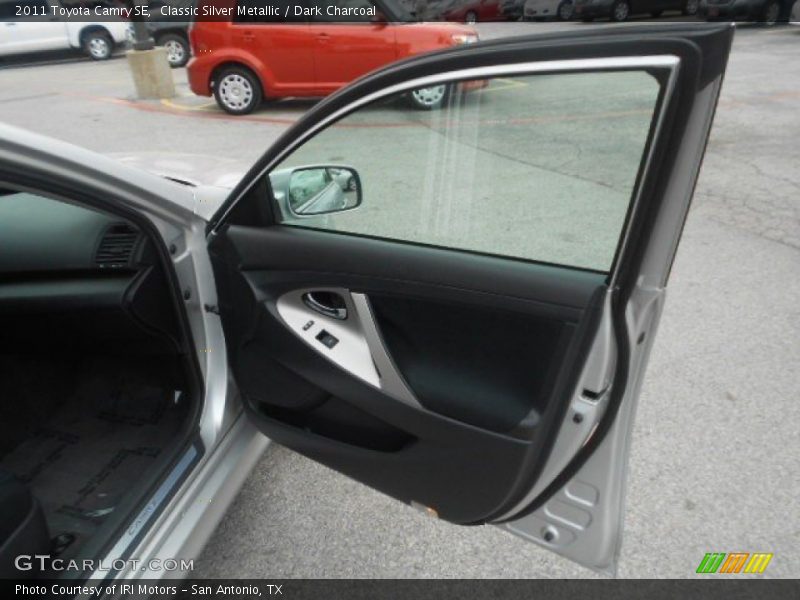 Classic Silver Metallic / Dark Charcoal 2011 Toyota Camry SE
