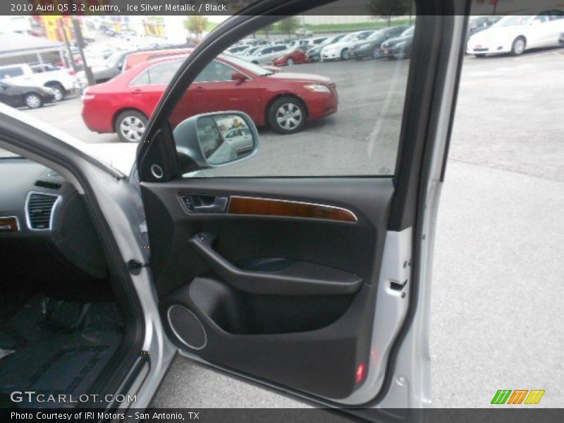 Ice Silver Metallic / Black 2010 Audi Q5 3.2 quattro