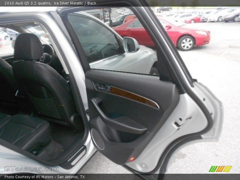 Ice Silver Metallic / Black 2010 Audi Q5 3.2 quattro