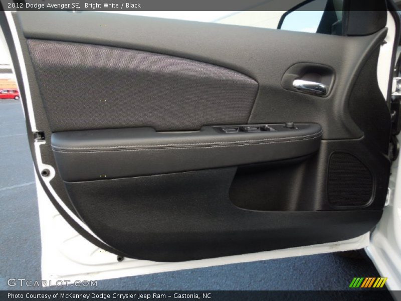 Bright White / Black 2012 Dodge Avenger SE