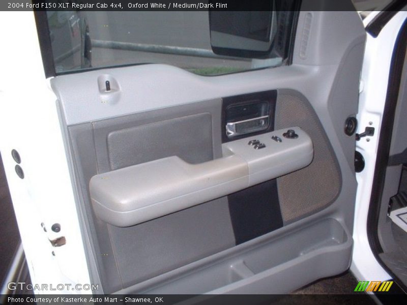 Oxford White / Medium/Dark Flint 2004 Ford F150 XLT Regular Cab 4x4