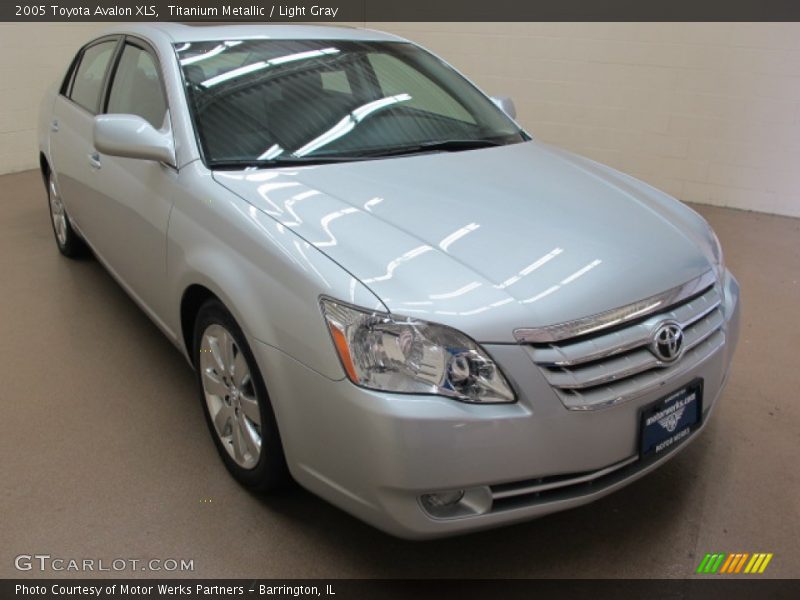 Titanium Metallic / Light Gray 2005 Toyota Avalon XLS