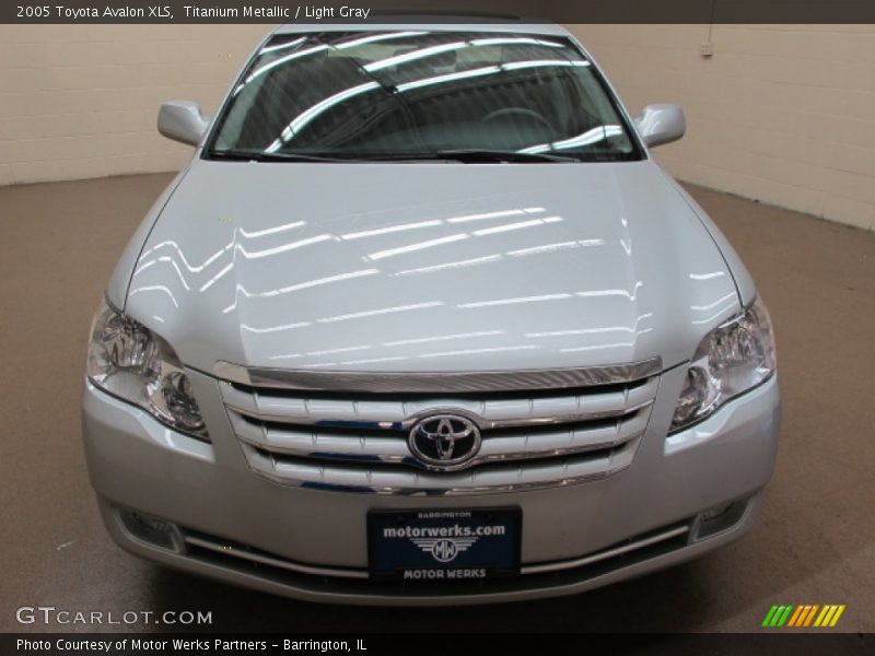 Titanium Metallic / Light Gray 2005 Toyota Avalon XLS