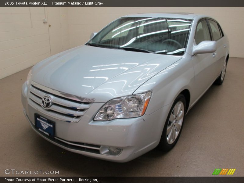 Titanium Metallic / Light Gray 2005 Toyota Avalon XLS