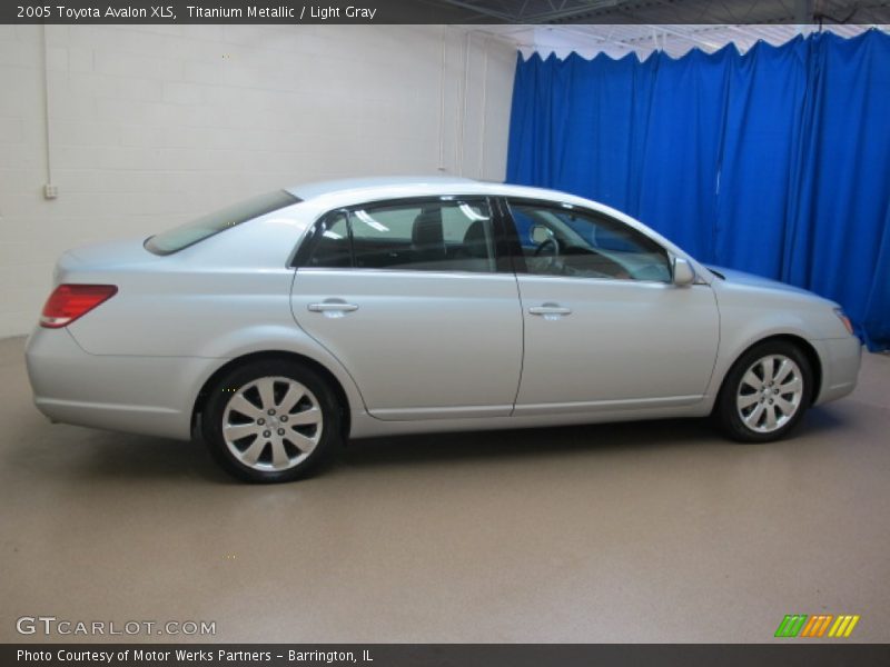 Titanium Metallic / Light Gray 2005 Toyota Avalon XLS