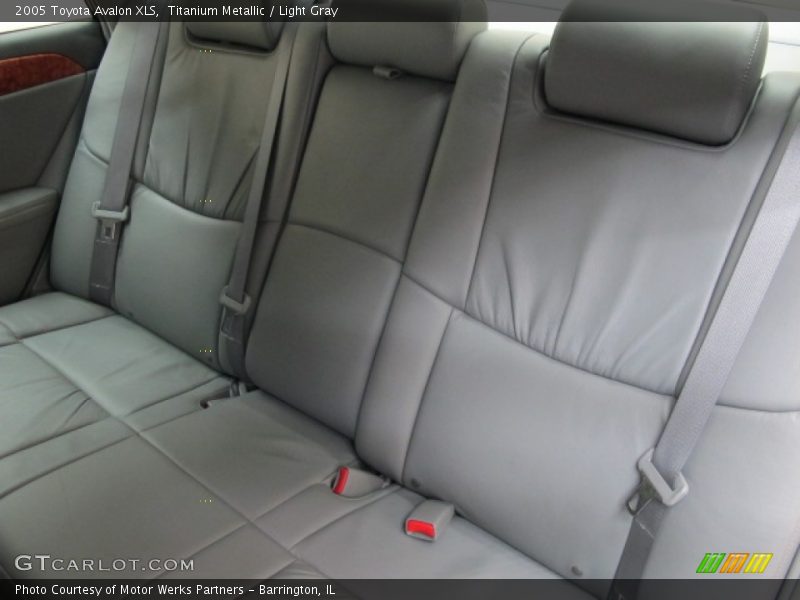 Titanium Metallic / Light Gray 2005 Toyota Avalon XLS