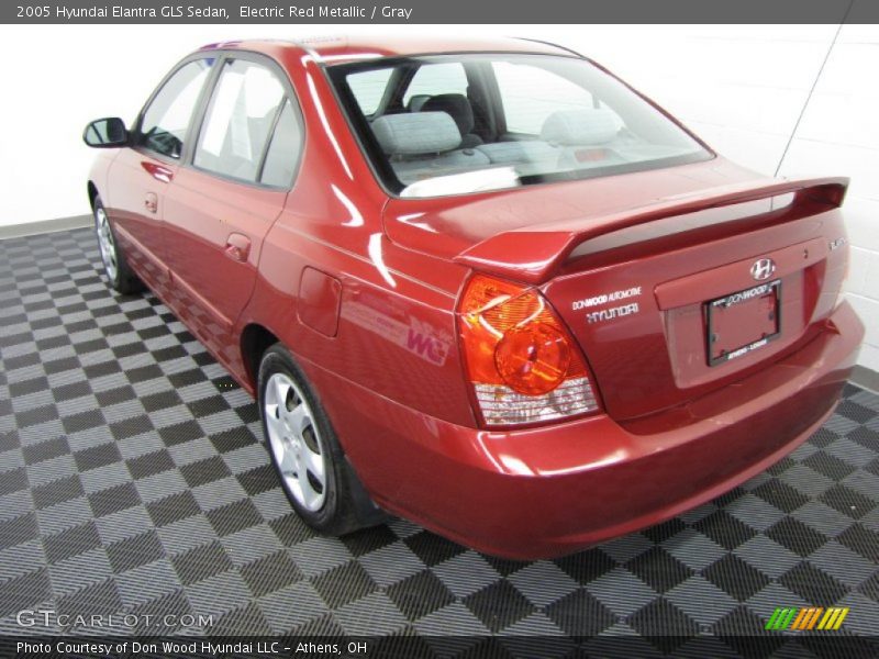 Electric Red Metallic / Gray 2005 Hyundai Elantra GLS Sedan