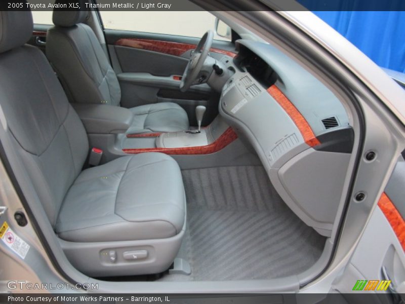 Front Seat of 2005 Avalon XLS