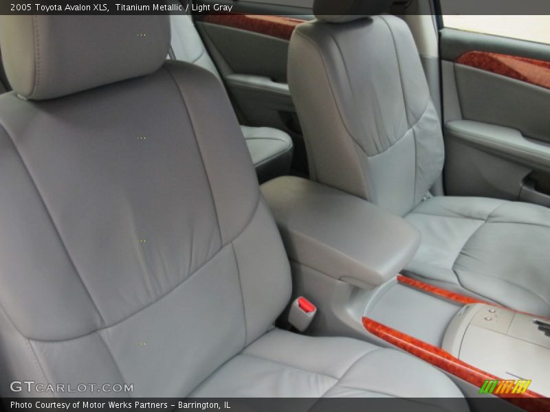 Titanium Metallic / Light Gray 2005 Toyota Avalon XLS