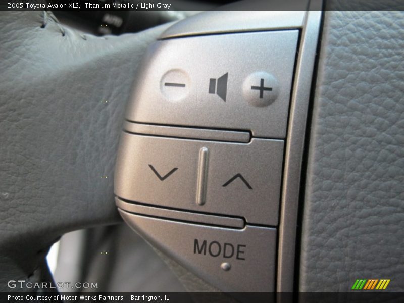 Titanium Metallic / Light Gray 2005 Toyota Avalon XLS