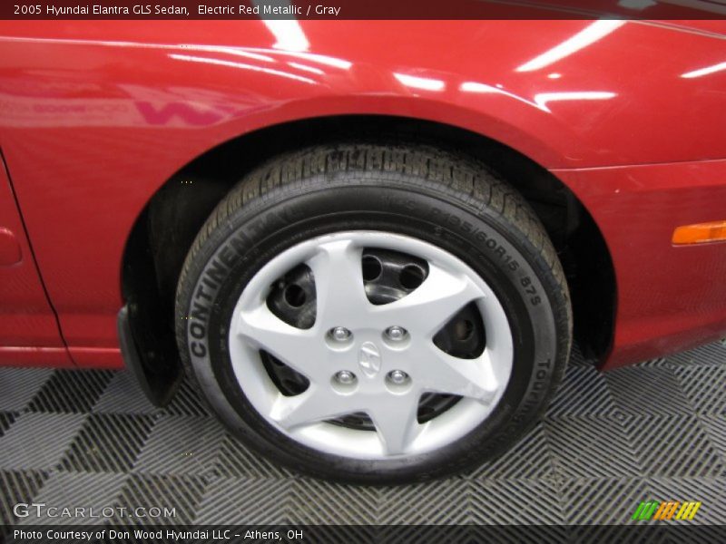 Electric Red Metallic / Gray 2005 Hyundai Elantra GLS Sedan