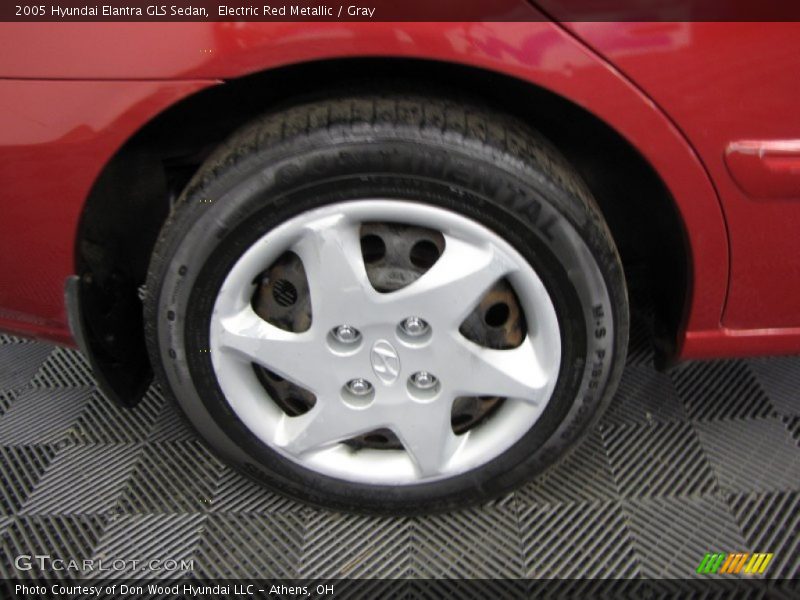 Electric Red Metallic / Gray 2005 Hyundai Elantra GLS Sedan