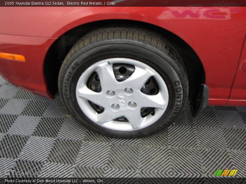 Electric Red Metallic / Gray 2005 Hyundai Elantra GLS Sedan