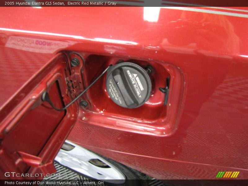 Electric Red Metallic / Gray 2005 Hyundai Elantra GLS Sedan