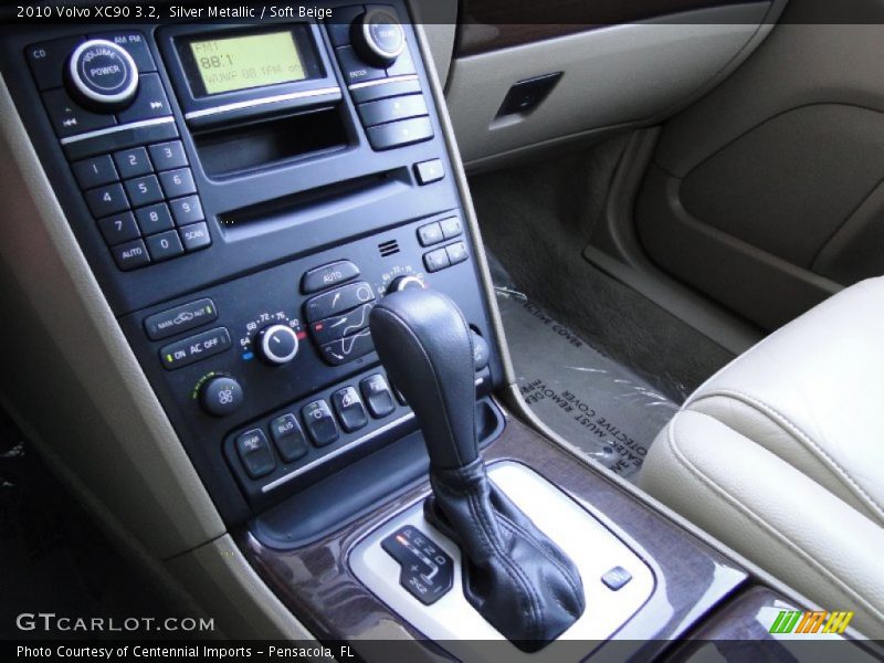 Silver Metallic / Soft Beige 2010 Volvo XC90 3.2