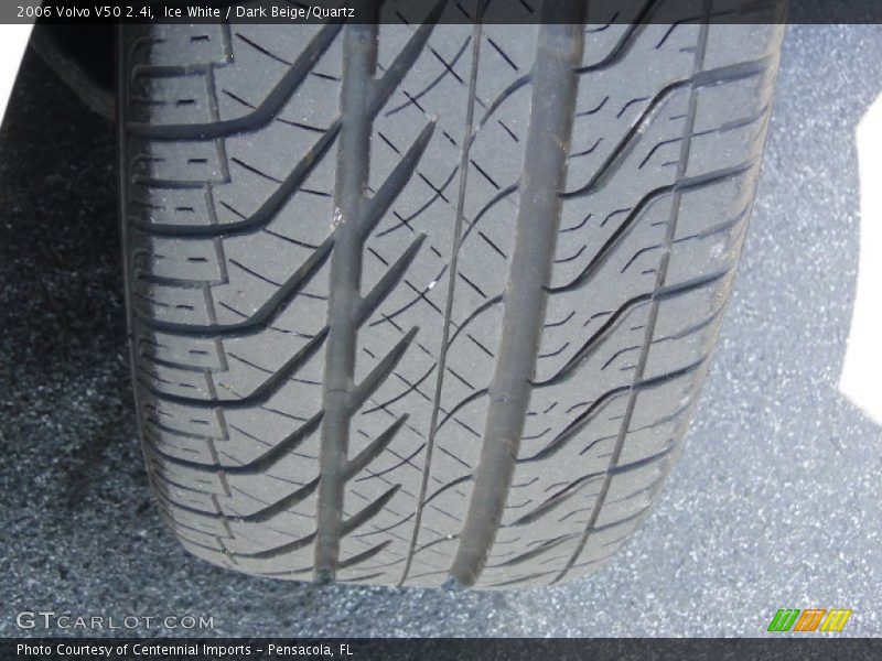 Ice White / Dark Beige/Quartz 2006 Volvo V50 2.4i