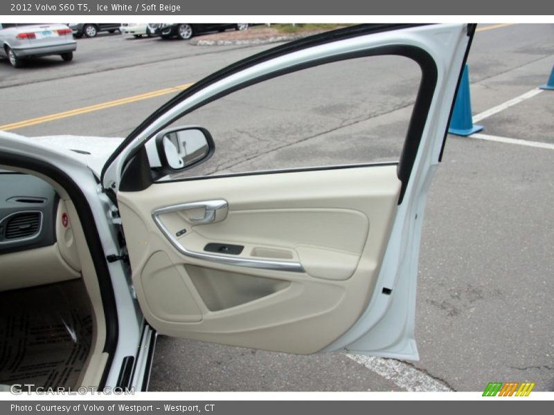 Ice White / Soft Beige 2012 Volvo S60 T5