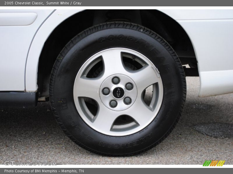 Summit White / Gray 2005 Chevrolet Classic