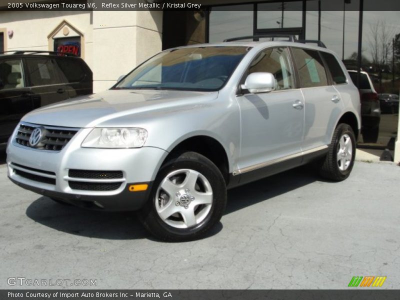 Front 3/4 View of 2005 Touareg V6