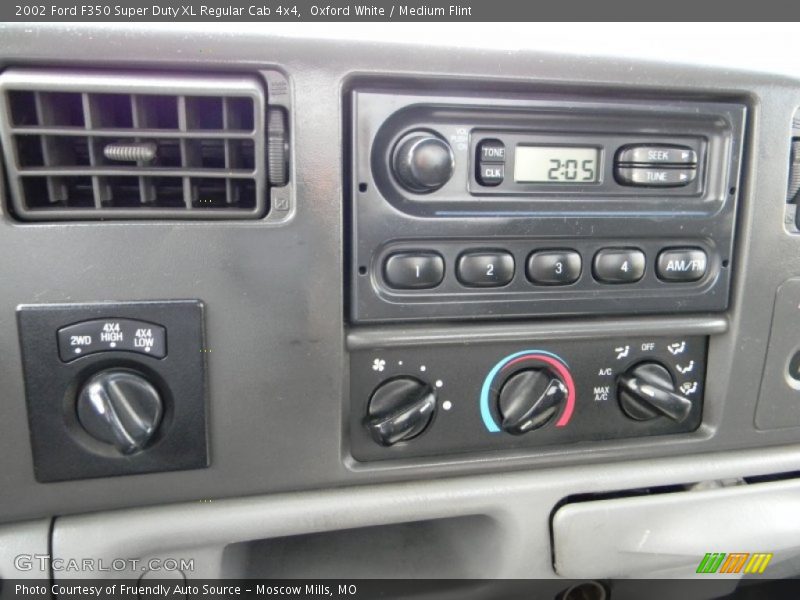 Controls of 2002 F350 Super Duty XL Regular Cab 4x4