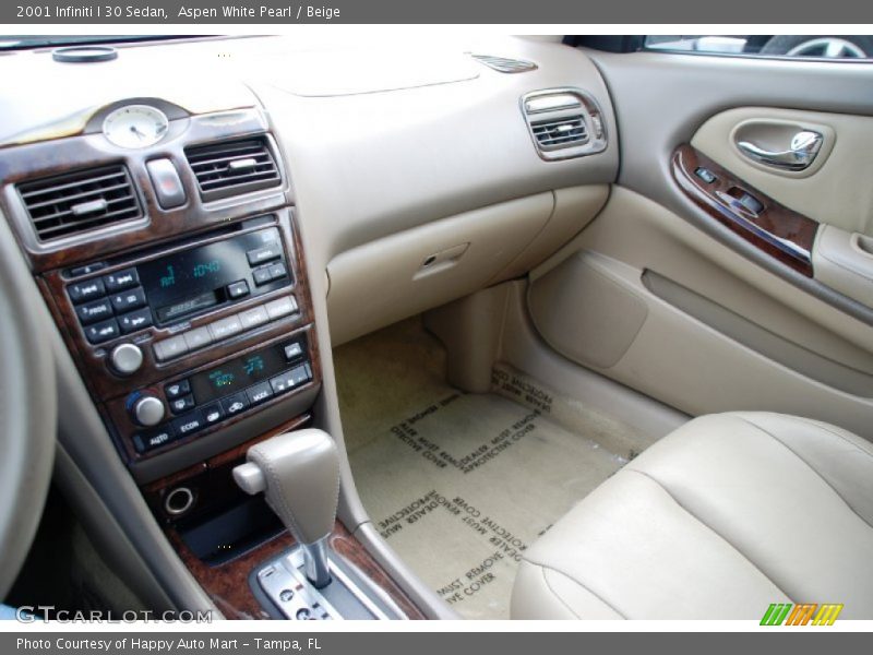 Aspen White Pearl / Beige 2001 Infiniti I 30 Sedan