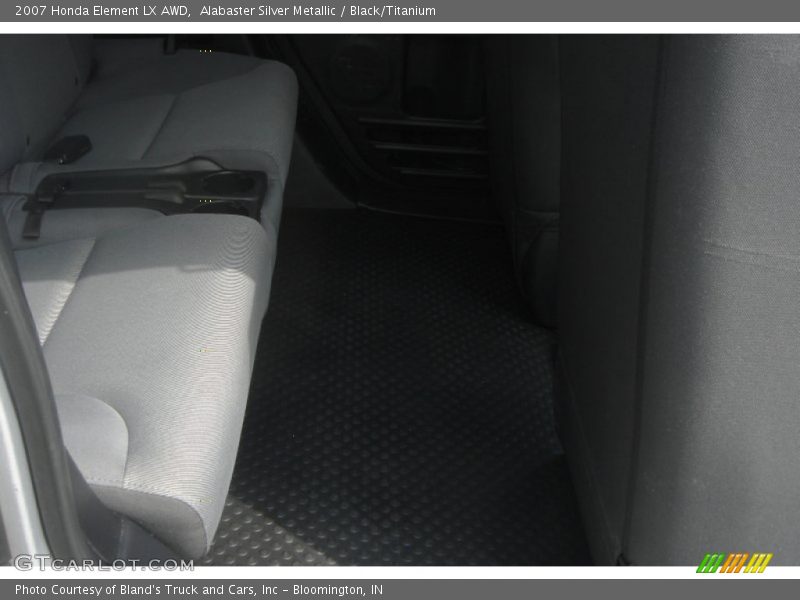 Alabaster Silver Metallic / Black/Titanium 2007 Honda Element LX AWD