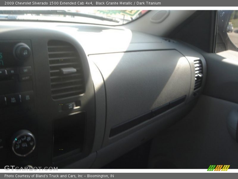 Black Granite Metallic / Dark Titanium 2009 Chevrolet Silverado 1500 Extended Cab 4x4