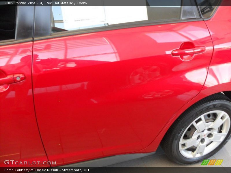 Red Hot Metallic / Ebony 2009 Pontiac Vibe 2.4