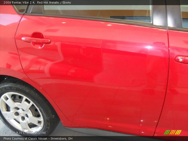 Red Hot Metallic / Ebony 2009 Pontiac Vibe 2.4