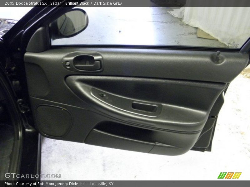 Brilliant Black / Dark Slate Gray 2005 Dodge Stratus SXT Sedan