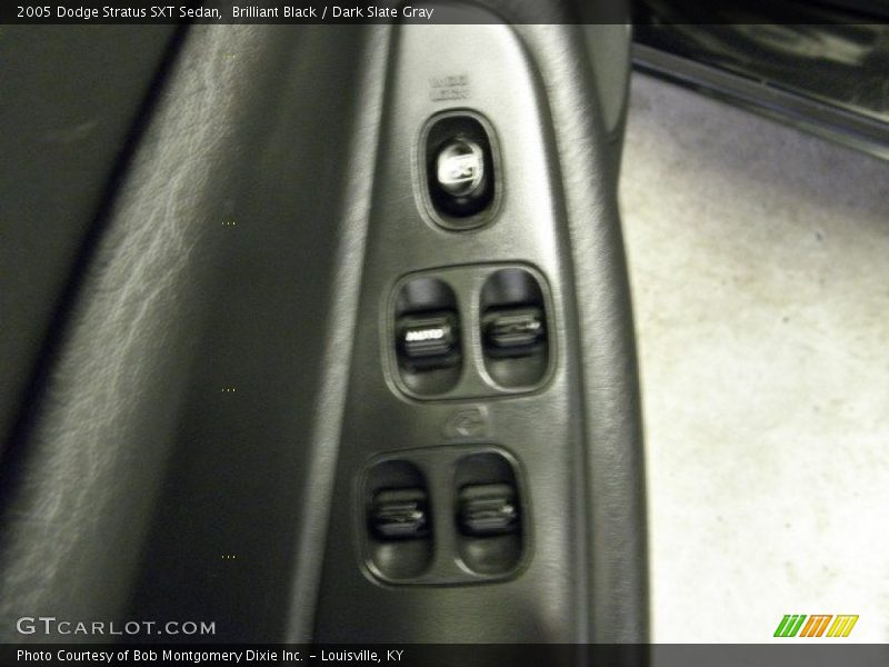 Brilliant Black / Dark Slate Gray 2005 Dodge Stratus SXT Sedan