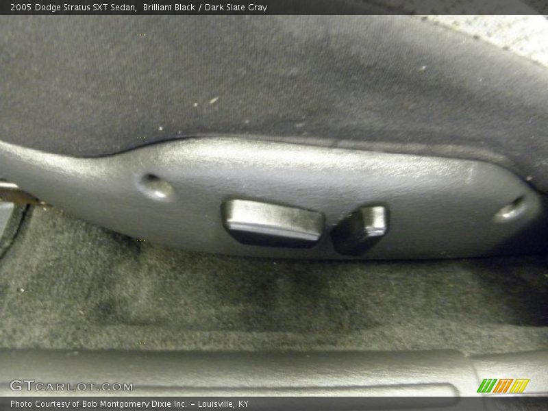 Brilliant Black / Dark Slate Gray 2005 Dodge Stratus SXT Sedan