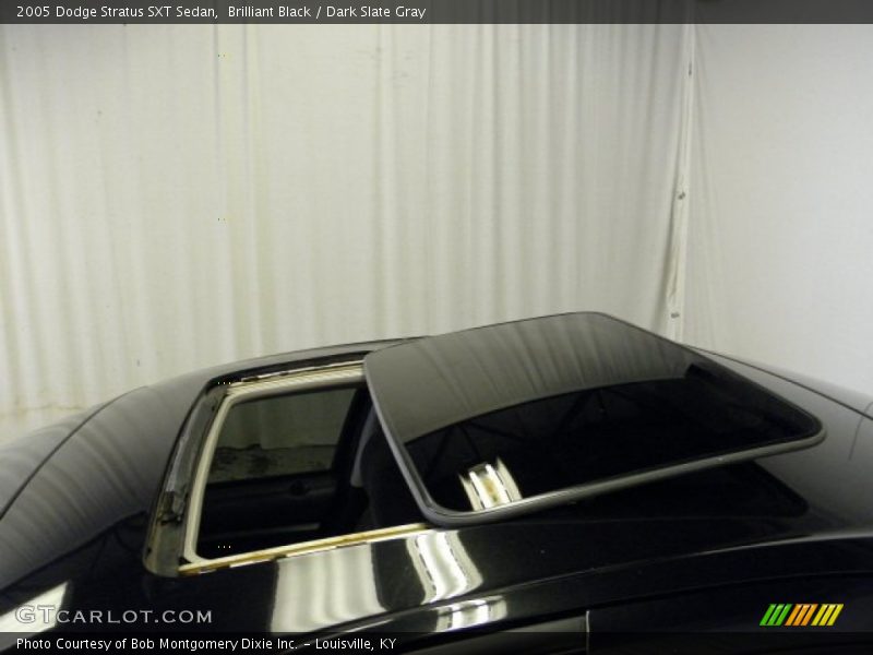Brilliant Black / Dark Slate Gray 2005 Dodge Stratus SXT Sedan