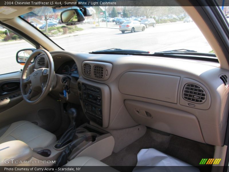 Summit White / Light Cashmere 2004 Chevrolet TrailBlazer LS 4x4