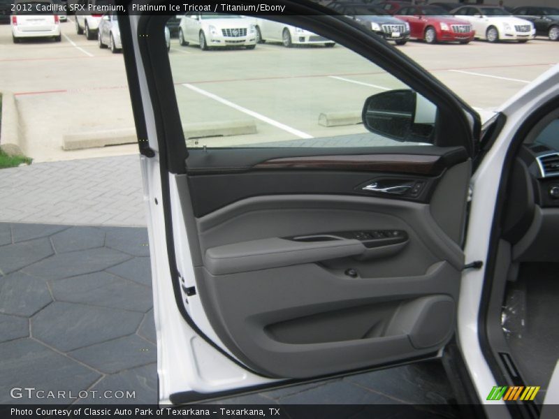 Platinum Ice Tricoat / Titanium/Ebony 2012 Cadillac SRX Premium