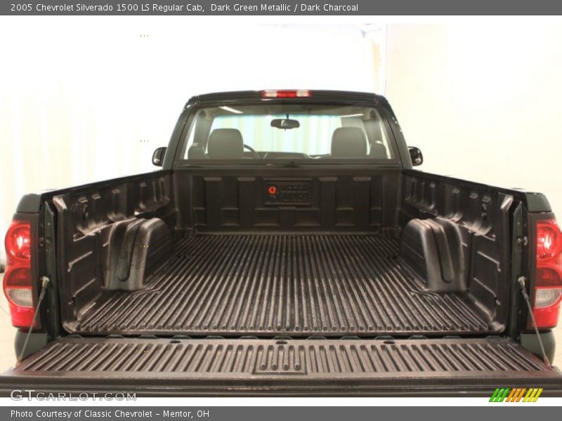 Dark Green Metallic / Dark Charcoal 2005 Chevrolet Silverado 1500 LS Regular Cab