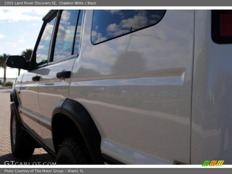 Chawton White / Black 2003 Land Rover Discovery SE