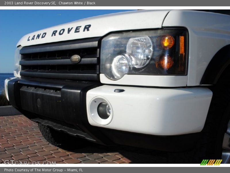 Chawton White / Black 2003 Land Rover Discovery SE