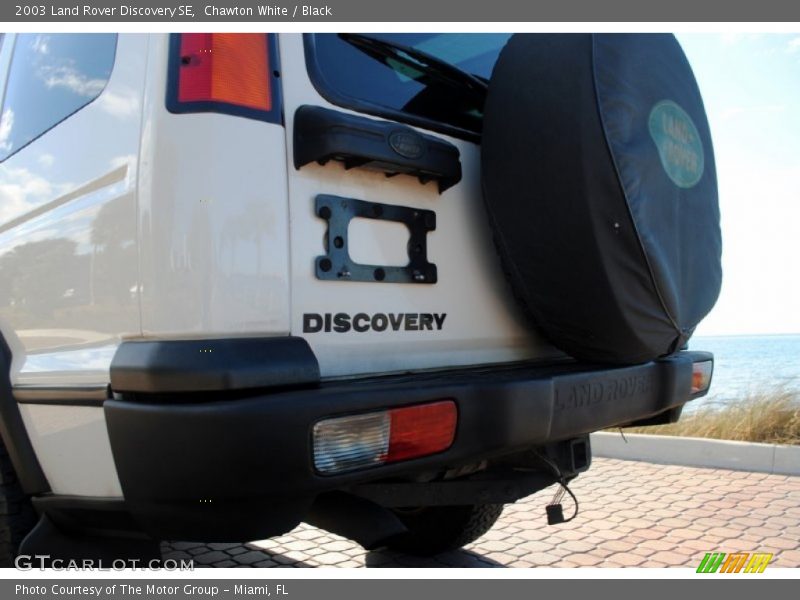 Chawton White / Black 2003 Land Rover Discovery SE