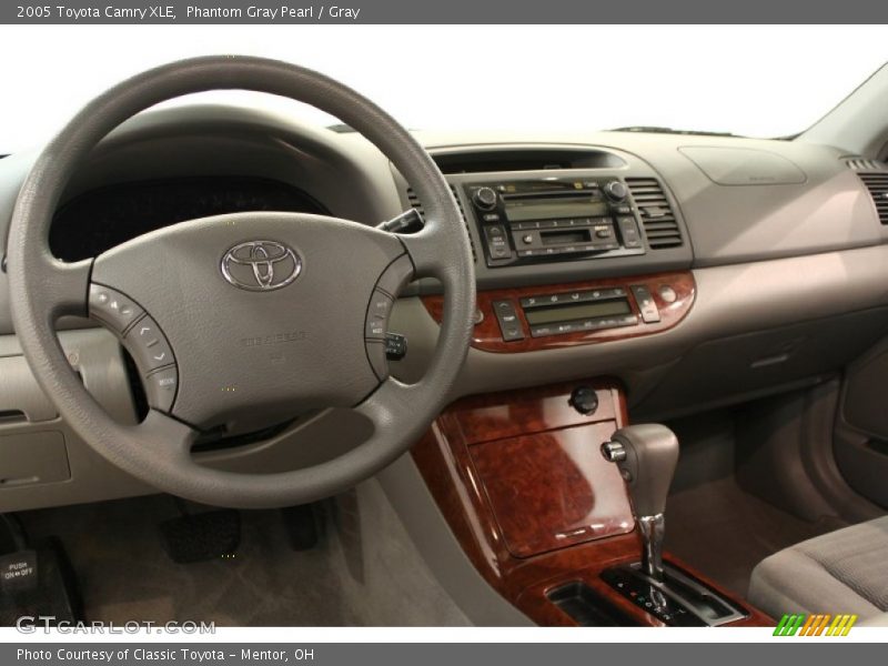 Dashboard of 2005 Camry XLE