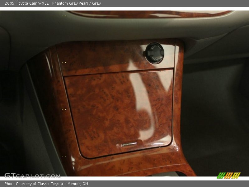 Phantom Gray Pearl / Gray 2005 Toyota Camry XLE