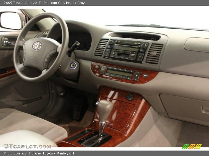 Dashboard of 2005 Camry XLE