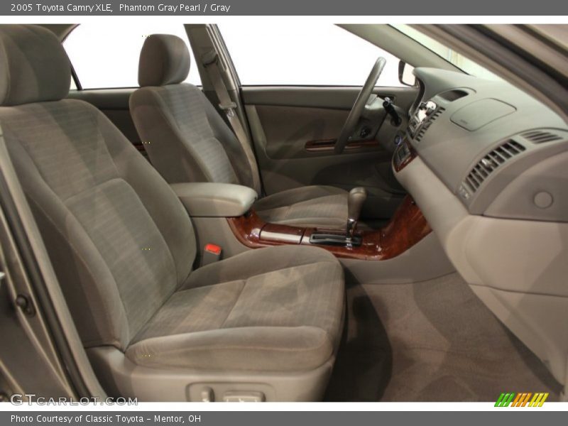 Phantom Gray Pearl / Gray 2005 Toyota Camry XLE
