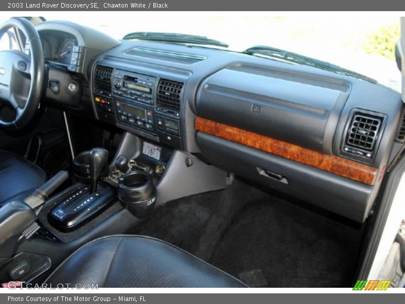 Chawton White / Black 2003 Land Rover Discovery SE
