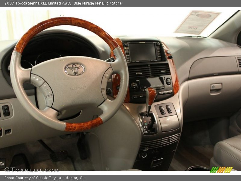 Dashboard of 2007 Sienna XLE Limited AWD