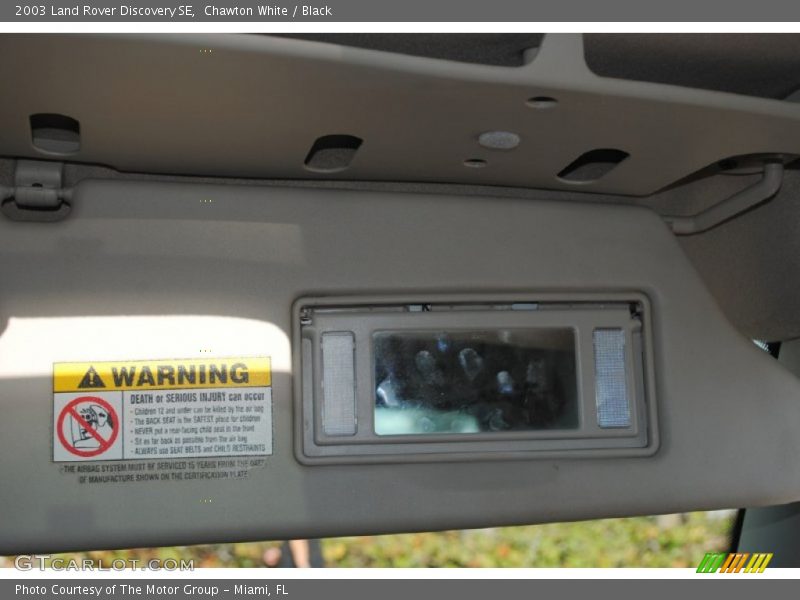 Chawton White / Black 2003 Land Rover Discovery SE