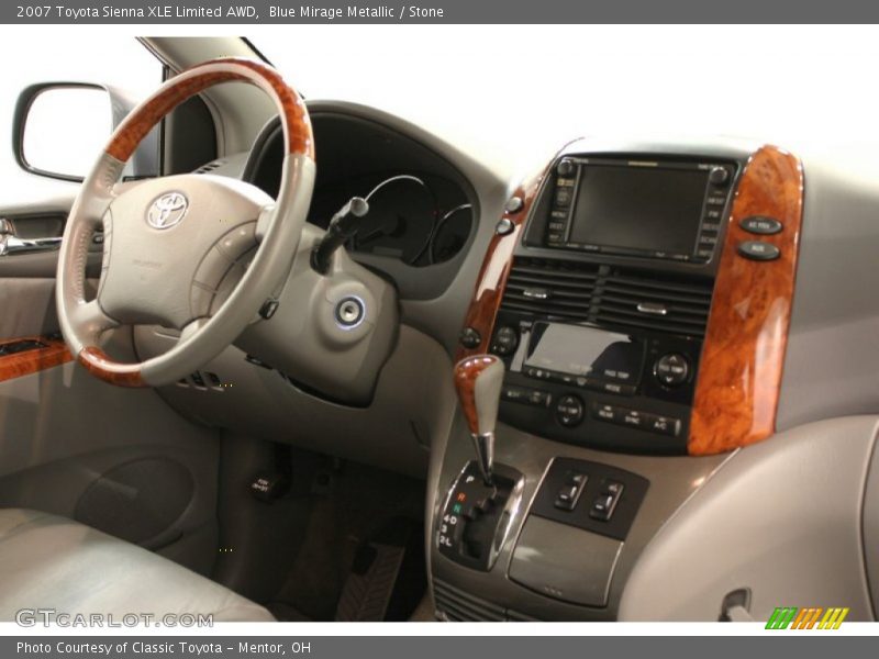 Dashboard of 2007 Sienna XLE Limited AWD