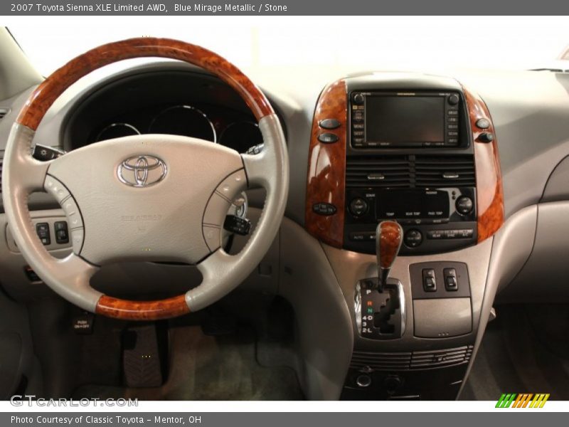 Dashboard of 2007 Sienna XLE Limited AWD